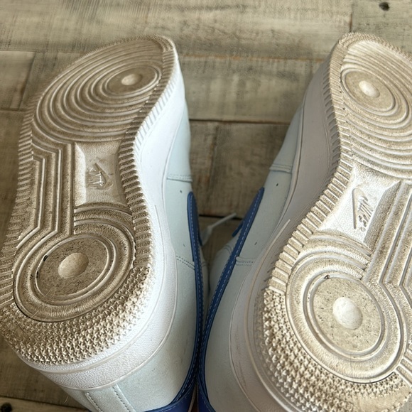 Nike Air Force 1 Premium Women’s Shoes.
Light blue with darker blue Nike swoosh - Picture 6 of 7